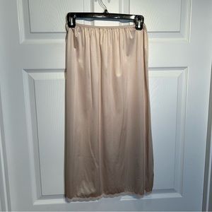 Vintage Dixie Belle Beige Anti-Static Skirt Slip Size M